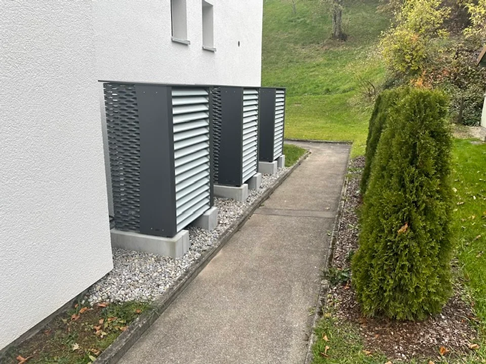Wärmepumpe: Mehrfamilienhaus in Durach, 18 Wohneinheiten